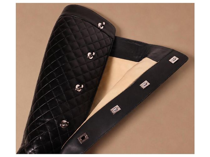 Chanel gesteppte Lederstiefel mit Multi CC-Verschlüssen - Ansicht 14