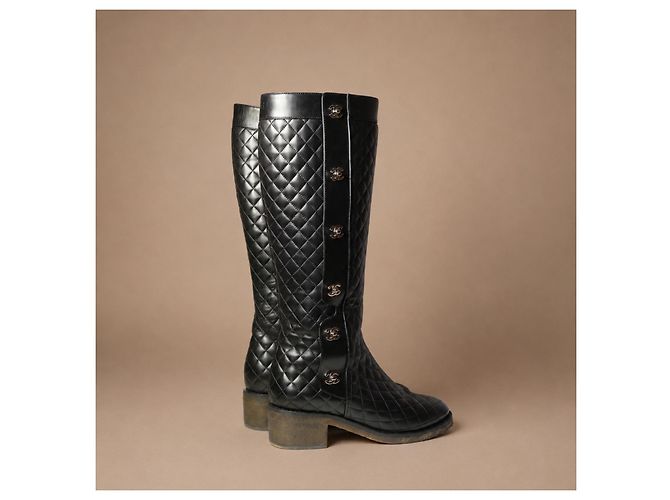 Chanel gesteppte Lederstiefel mit Multi CC-Verschlüssen - Ansicht 3