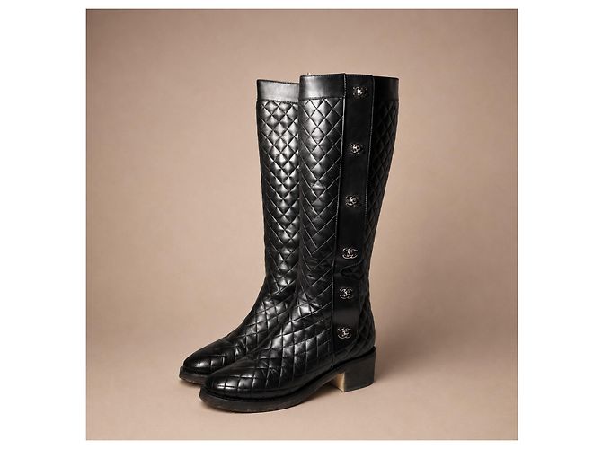 Chanel gesteppte Lederstiefel mit Multi CC-Verschlüssen - Ansicht 4