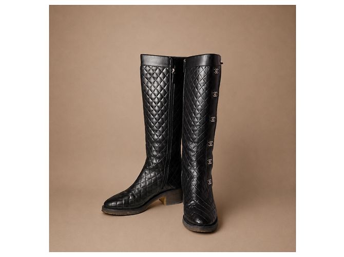 Chanel gesteppte Lederstiefel mit Multi CC-Verschlüssen - Ansicht 5