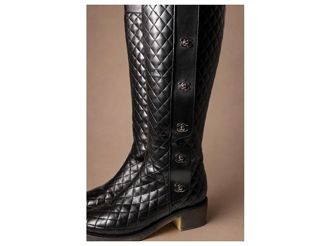 Chanel gesteppte Lederstiefel mit Multi CC-Verschlüssen - Ansicht 8
