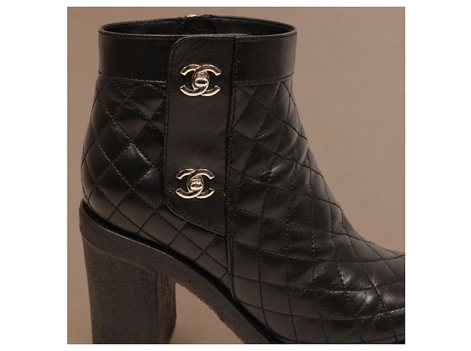 Botines Chanel Multi CC Cuero Acolchado - vista 10