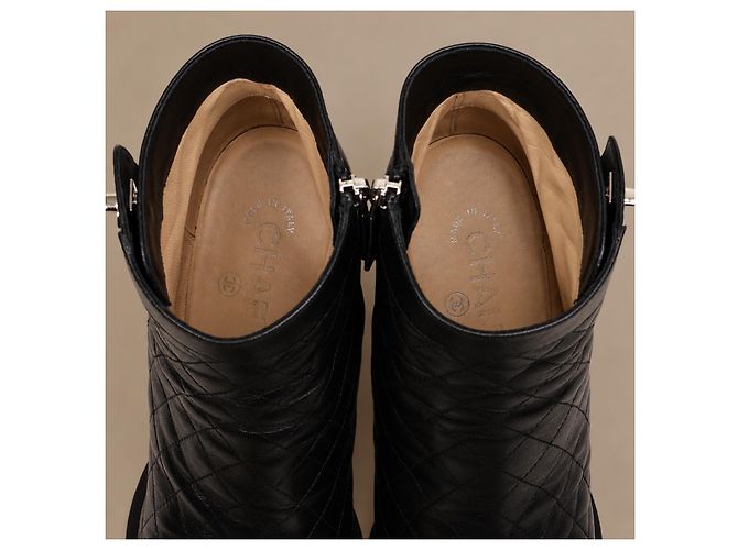 Botines Chanel Multi CC Cuero Acolchado - vista 15