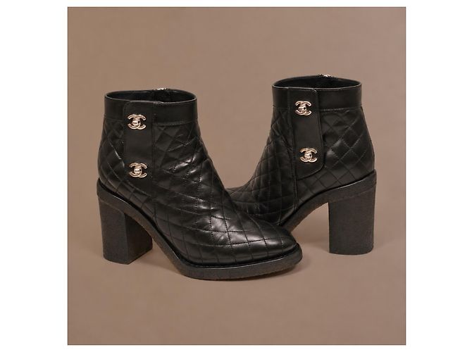 Botines Chanel Multi CC Cuero Acolchado - vista 2