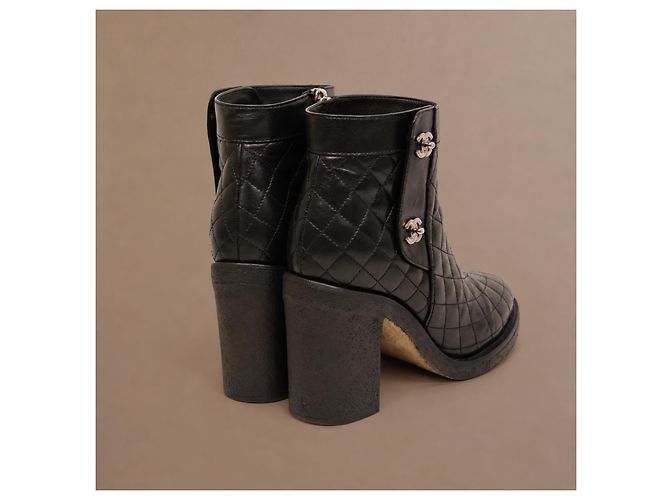 Botines Chanel Multi CC Cuero Acolchado - vista 5