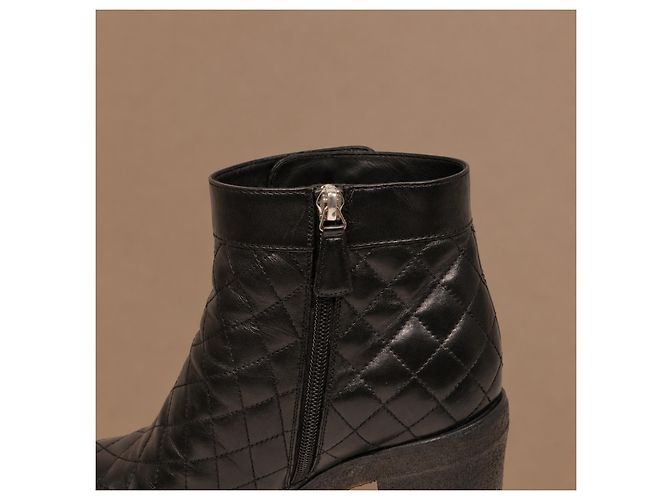 Botines Chanel Multi CC Cuero Acolchado - vista 9