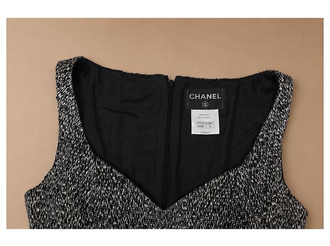 Vestido sin mangas de tweed Chanel blanco y negro - vista 4