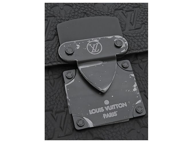 Louis Vuitton Black Monogram Shadow S Lock Pochette - vista 7