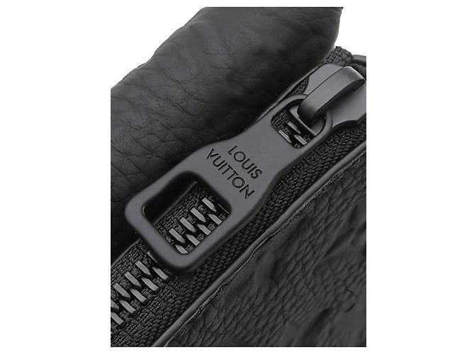 Louis Vuitton Black Monogram Shadow S Lock Pochette - vista 9
