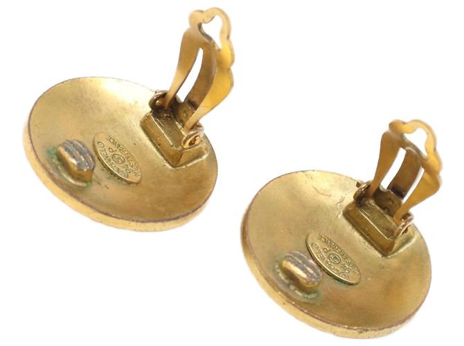 Orecchini a clip rotondi Chanel Gold CC placcati oro e smalto - vista 3