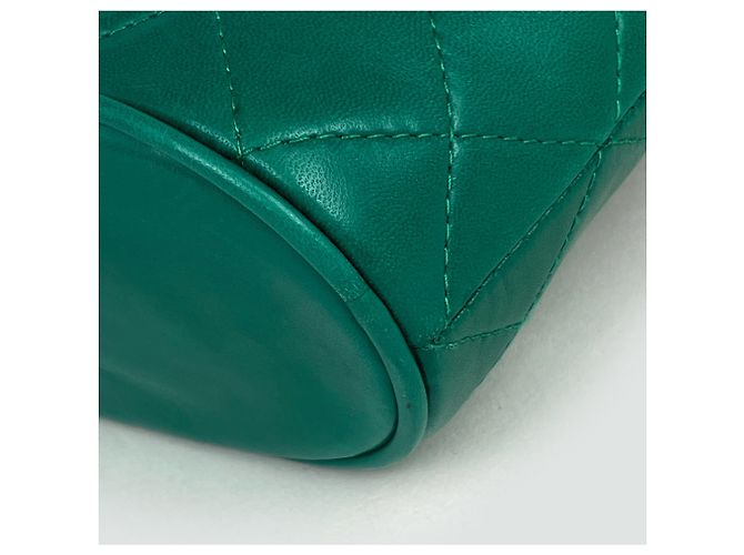 Borsa a tracolla Chanel in pelle verde - vista 3
