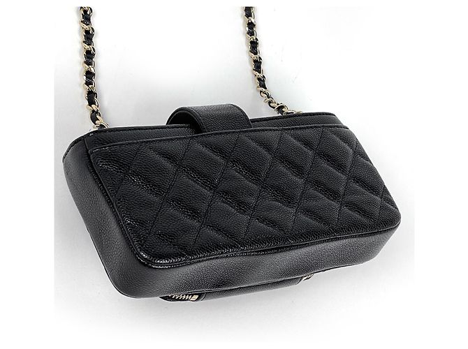 Borsa a tracolla Chanel in vitello grana nera - vista 2