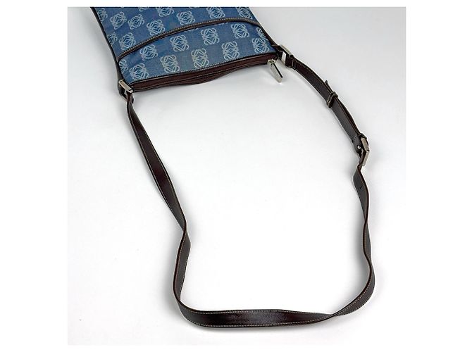 Borsa a tracolla Loewe Anagram Canvas - vista 8
