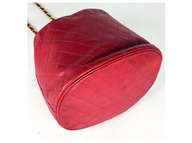 Borsa a tracolla Chanel in pelle matelassé rossa - vista 2