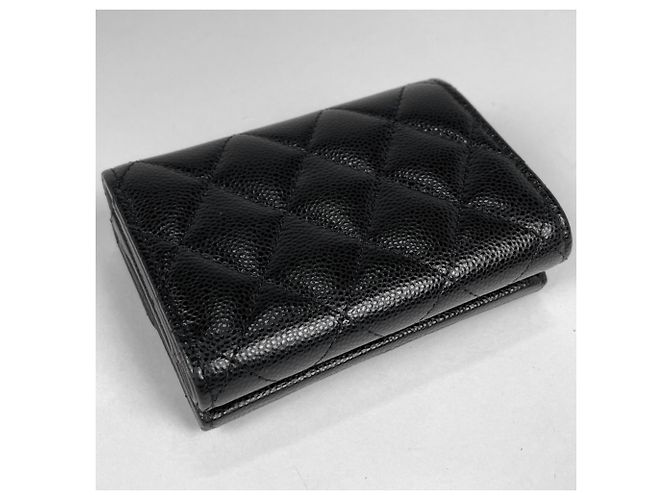 Portafoglio tri-fold Chanel in pelle di vitello granulata nera - vista 2