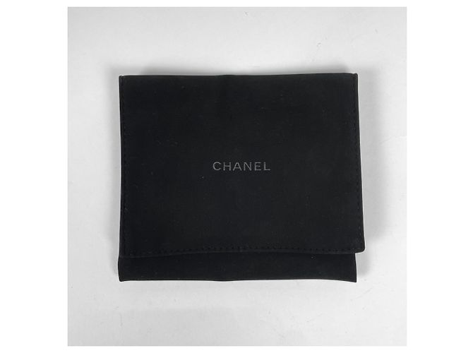 Portafoglio tri-fold Chanel in pelle di vitello granulata nera - vista 8