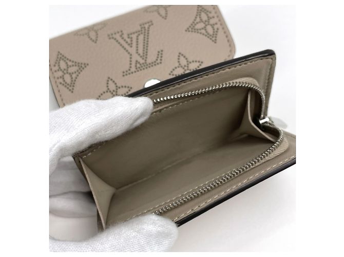 Louis Vuitton Portefeuille Iris XS Tri-fold Wallet - vista 5