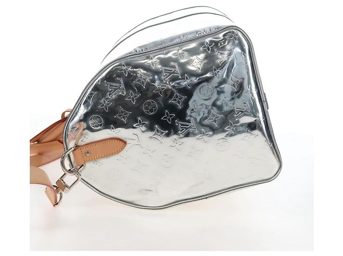 Louis Vuitton Keepall Bandouliere Monogram Mirror Coated Canvas 25 - vista 3