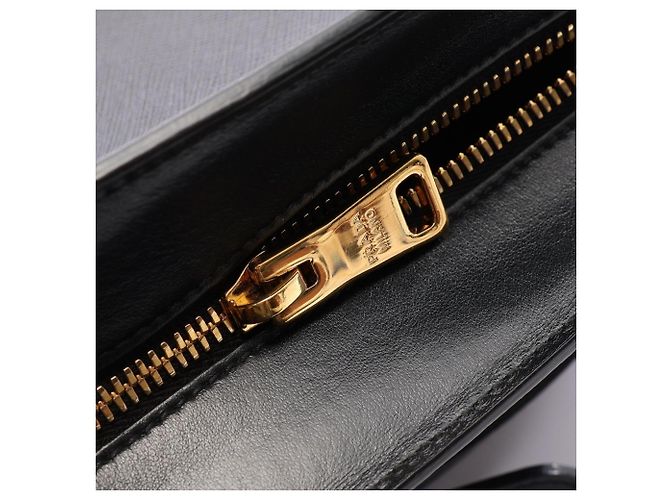 Borsa a spalla Prada in vitello Saffiano Soft - vista 7