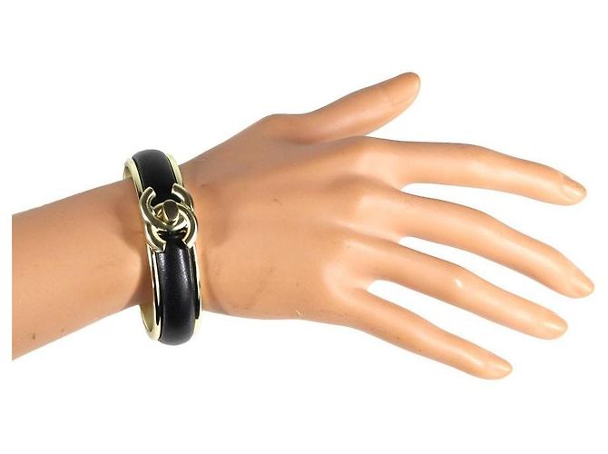 Bracciale cuff Chanel in pelle e metallo dorato - vista 7