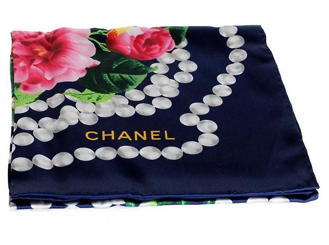 Chanel Foulard in seta Fiori e Gioielli blu navy - vista 2