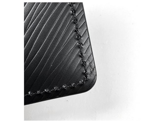 Tarjetero de piel Epi Louis Vuitton - vista 3