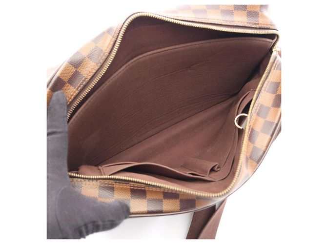 Borsa a tracolla/Borsa a mano Louis Vuitton Shelton MM - vista 3
