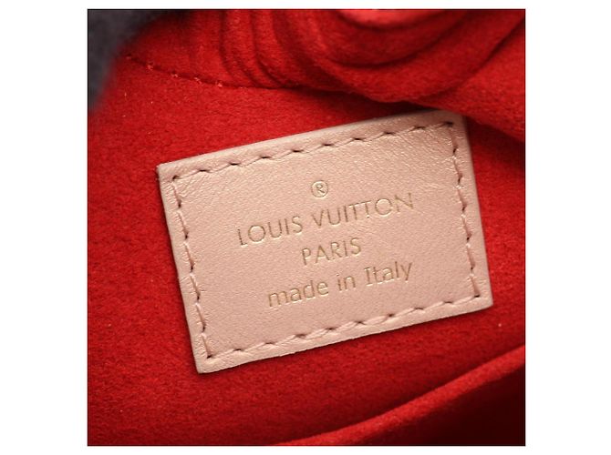 Louis Vuitton Sac Coeur Falling in Love Monogram Shoulder Bag - vista 4
