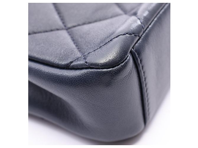 Borsa a mano Chanel Matelassé in pelle di agnello blu navy - vista 6