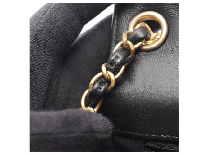 Borsa a tracolla Chanel Matelassé in pelle d'agnello nera - vista 7