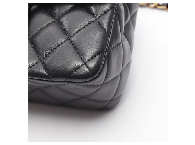 Borsa a tracolla Chanel Matelassé in pelle d'agnello nera - vista 9