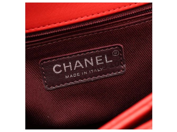 Borsa a tracolla Chanel Matelassé in pelle rossa - vista 4