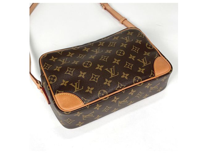 Borsa a tracolla Louis Vuitton Trocadero 27 - vista 2