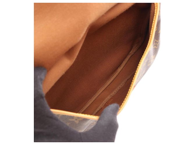 Borsa a tracolla Louis Vuitton Saumur 30 - vista 3