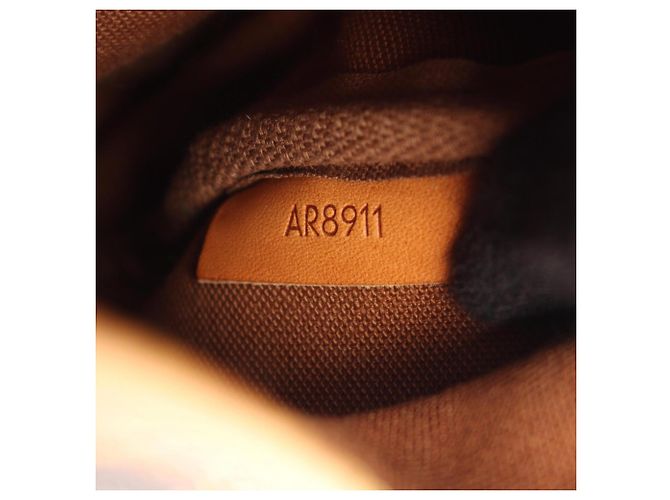 Borsa a tracolla Louis Vuitton Saumur 30 - vista 6