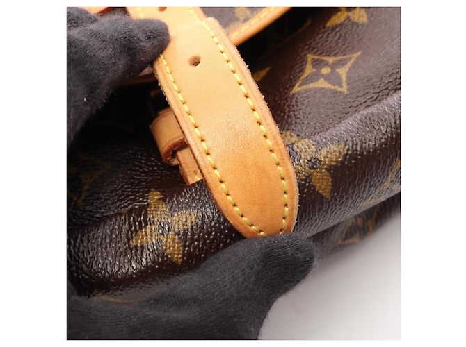 Borsa a tracolla Louis Vuitton Saumur 30 - vista 8