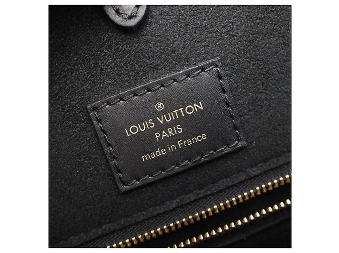 Louis Vuitton Fold Tote MM Monogram Noir Wine Cream - vista 4