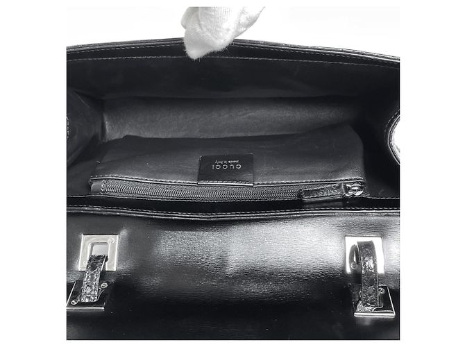 Borsa a tracolla Gucci in pelle nera - vista 8