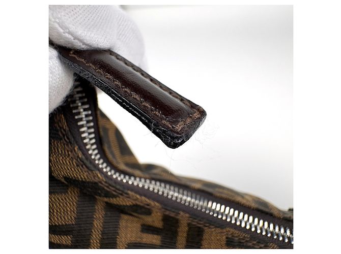 Fendi Schultertasche aus Canvas mit Zucca-Muster - Ansicht 6