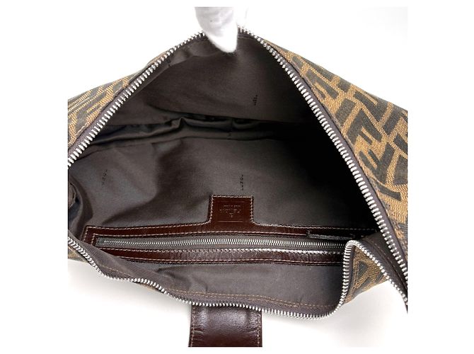 Fendi Schultertasche aus Canvas mit Zucca-Muster - Ansicht 9