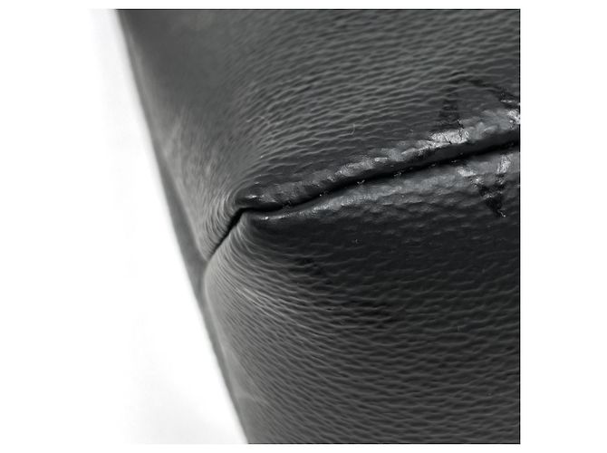 Louis Vuitton Pochette Voyage Souple Clutch Bag - vista 3