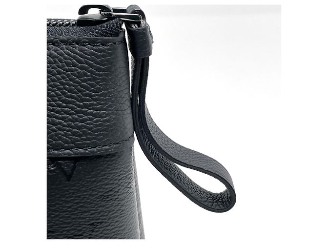Louis Vuitton Pochette Voyage Souple Clutch Bag - vista 6