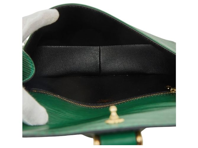 Saint-Cloud Borsa a tracolla Louis Vuitton Epi Mini Saint Cloud - Pelle Borneo Green - vista 10