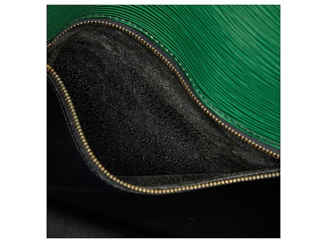 Saint-Cloud Borsa a tracolla Louis Vuitton Epi Mini Saint Cloud - Pelle Borneo Green - vista 11