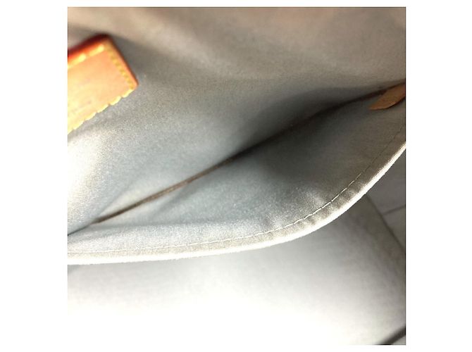 Borsa a spalla e Tote Louis Vuitton Monogram Miroir Bellevue GM - vista 15