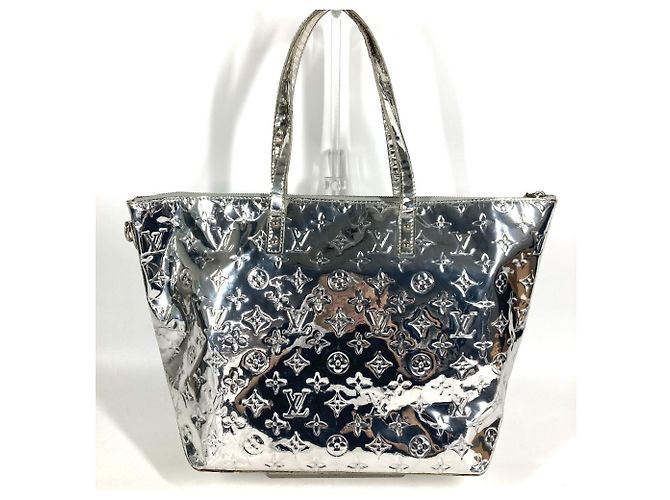 Borsa a spalla e Tote Louis Vuitton Monogram Miroir Bellevue GM - vista 2