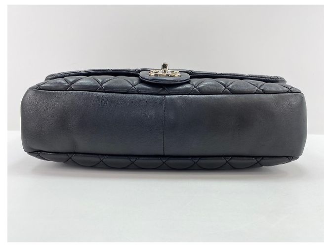 Bolsa Chanel Classic Single Flap em pele de cordeiro acolchoada Maxi - vista 7