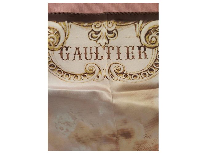 Foulard in seta Jean Paul Gaultier Divine - vista 3