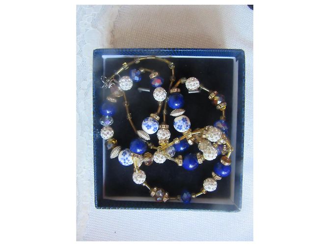 Autre Marque Collier de perles bleu et blanc avec détails dorés - vue 8