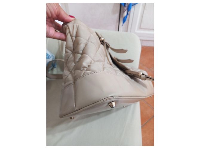 Mala Burberry Beaton em pele acolchoada bege - vista 10